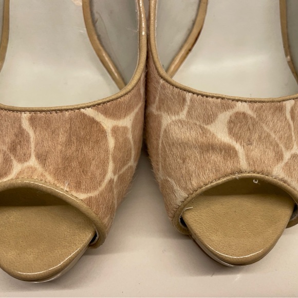 Women’s Nine West stiletto open toe cowhide shoe. Size 7 1/2. Beige & Brown - Picture 7 of 7